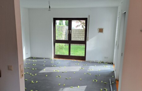 Fliesenbelag auf gefräster Fußbodenheizung